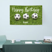 Voetbal met Happy Birthday-teken op groen Spandoek (Beurs)