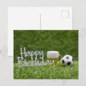 Voetbal met Happy Birthday-woord op groen Briefkaart (Voorkant / Achterkant)