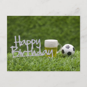 Voetbal met Happy Birthday-woord op groen Briefkaart