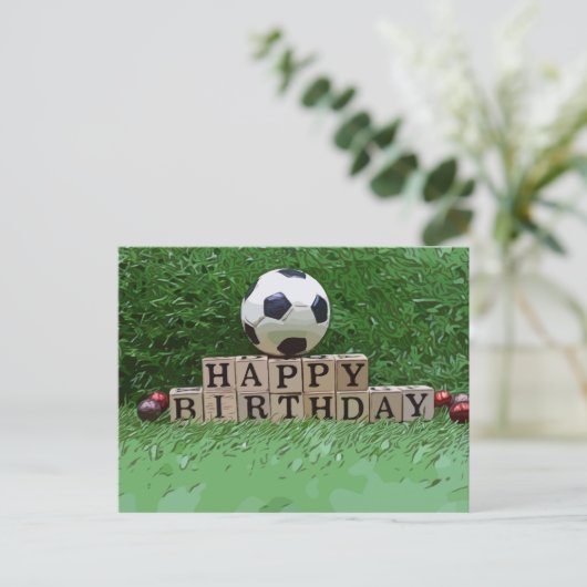 Voetbal met Happy Birthday woord op groene auto Briefkaart (Staand voorkant)