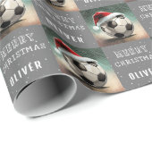 Voetbal met Kerstmuts Leuke Kerstmis Cadeaupapier (Rol Hoek)