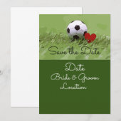 Voetbal met rode hart op groene bruiloft kaart (Voorkant / Achterkant)