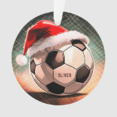 Voetbal met Rode Kerstman Hoed Naam Kerstmis Ornament (voorkant)