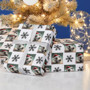 Voetbal met rode Kerstmanhoed Sneeuwvlok Naam Cadeaupapier