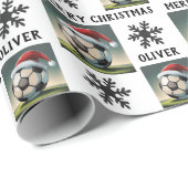 Voetbal met rode Santa Hat Sneeuwvlok Naam Cadeaupapier (Rol Hoek)