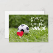 Voetbal met rood hart op groen gras bedankkaart (Voorkant / Achterkant)