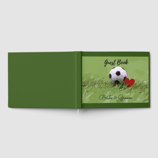 Voetbal met rood hart op groen huwelijk gastenboek (Volledig)
