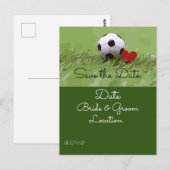 Voetbal met rood hart op groene bruiloft invi briefkaart (Voorkant / Achterkant)