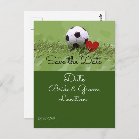 Voetbal met rood hart op groene bruiloft invi briefkaart (Voorkant / Achterkant)