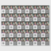 Voetbal met Santa Hat Sneeuwvlok Foto Cadeaupapier (Vlak)