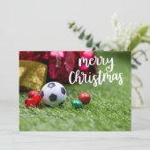 Voetbal met versiering voor vrolijk kerstfeest feestdagenkaart (Staand voorkant)