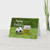 Voetbal met woord Happy Birthday met bier Kaart (Voorkant)