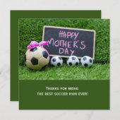 Voetbal Moederdag met bal op groen voor moeder Feestdagenkaart (Voorkant / Achterkant)