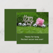 Voetbal Moederdag met roze anjer Feestdagenkaart (Voorkant / Achterkant)