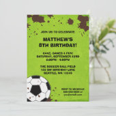 Voetbal Mud verjaardagsfeestje uitnodigingen (Staand voorkant)