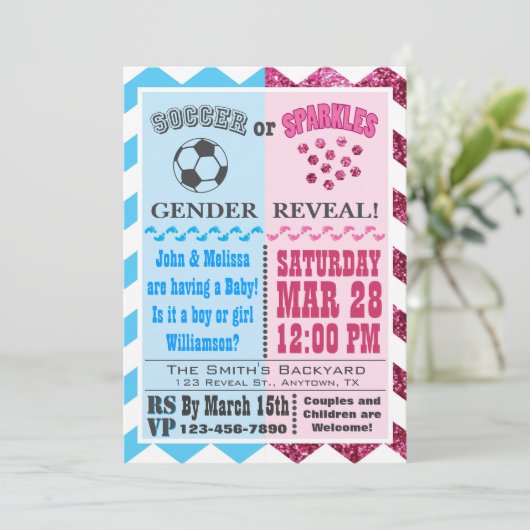 Voetbal of Sparkles Gender onthulling Uitnodiging (Staand voorkant)