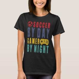 Voetbal op dag gamer op avond gokken op nachtelijk t-shirt