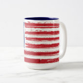 Voetbal op de vlag van de VS Tweekleurige Koffiemok (Voorkant rechts)