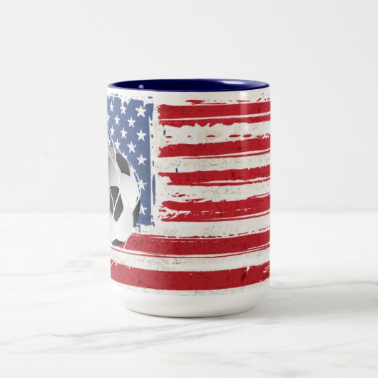 Voetbal op de vlag van de VS Tweekleurige Koffiemok (Center)