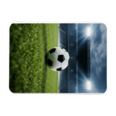 Voetbal op grasveld onder stadionlichten - magneet (Horizontaal)