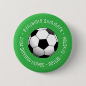 Voetbal op groen aangepaste tekst ronde button 5,7 cm (Voorkant)