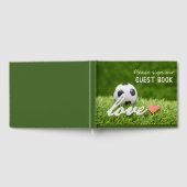 Voetbal op groen gras gastenboek (Volledig)