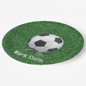 Voetbal op groengras papieren bordje (Gekanteld)
