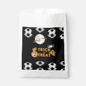 Voetbal op halloween spin trick traktatie bedankzakje (Voorkant)