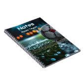 Voetbal op het lege natte arena veld notitieboek (Rechterzijde)