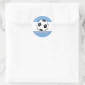 Voetbal op lichte blauwe en witte achtergrond ronde sticker (Tas)