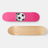 Voetbal op Neon Pink Stripes Persoonlijk Skateboard (Horizontaal)