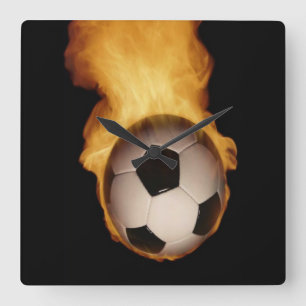 voetbal op vuurwandklok vierkante klok