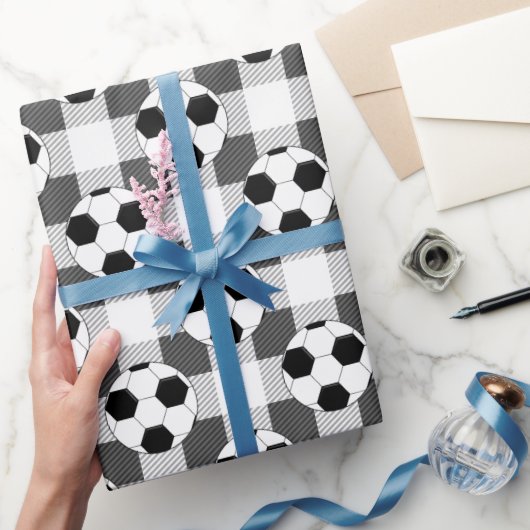 Voetbal Plaid Pattern in zwart wit en grijs Cadeaupapier (Geschenken)