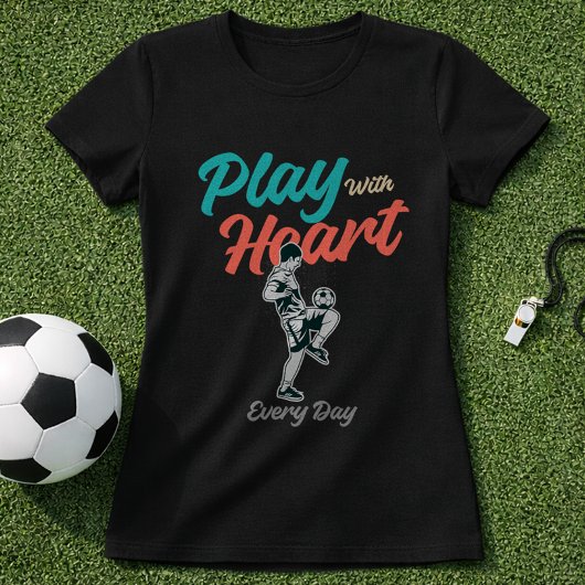 Voetbal Quote Speel Elke Dag Met Hart Script T-shirt