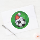 Voetbal Santa Hat op groen Ronde Sticker (Envelop)