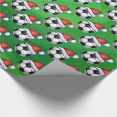 Voetbal Santa Hat Pattern op Green Cadeaupapier (Hoek)