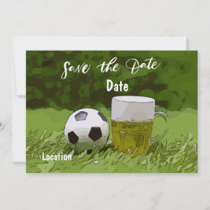 Voetbal save the date met bier op groen gras  kaart