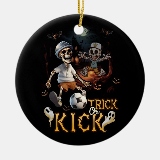 Voetbal Skelet Speler Halloween Trick of Kick Tea Keramisch Ornament (Voorkant)