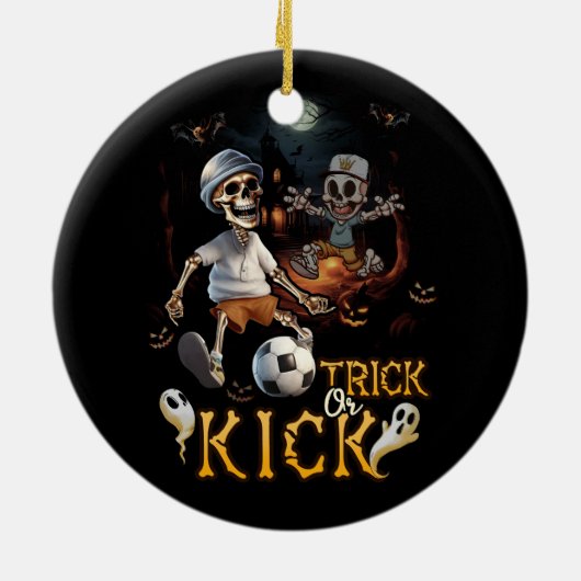 Voetbal Skelet Speler Halloween Trick of Kick Tea Keramisch Ornament (Achterkant)