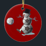voetbal Snowman Keramisch Ornament<br><div class="desc">voetbal Snowman ziet er schattig uit op een breed scala van kerstcadeaugoederen. Elke voetbalfan zou van dit ontwerp op zijn cadeau houden.</div>