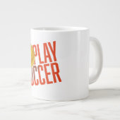Voetbal spelen grote koffiekop (Voorkant rechts)