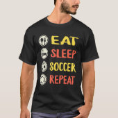 Voetbal Sport Speler Eet Slaap Voetbal Herhaal Voe T-shirt (Voorkant)
