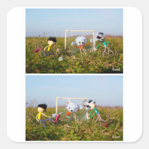 Voetbal strip van de Fubby's in actie. Vierkante Sticker