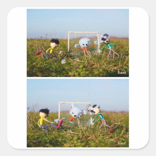 Voetbal strip van de Fubby's in actie. Vierkante Sticker (Voorkant)