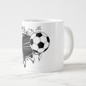 Voetbal uit grote koffiekop (Voorkant rechts)
