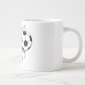 Voetbal uit grote koffiekop (Rechts)