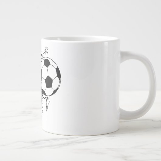 Voetbal uit grote koffiekop (Rechts)