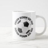 Voetbal van gemiddelde grootte met gepersonaliseer grote koffiekop (Rechts)