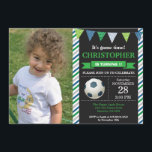 Voetbal Verjaardag Uitnodiging 1e Verjaardag Party<br><div class="desc">Voetbal Verjaardag Uitnodiging met aangepaste foto 1e Verjaardag Party. Jongen verjaardagsfeestje uitnodigen. Soccer Sport thema Verjaardag Bash. Blauw Groen Grijs en Witte Strepen Krijtbord Achtergrond. 1e verjaardag. 1e 2e 3e 4e 5e 6e 7e 8e 9e 10e 11e 12e 13e 14e `5e, willekeurige leeftijd. Printbaar digitaal. Voor verdere aanpassing klikt u...</div>