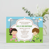 Voetbal Verjaardag Uitnodiging (Jongen & Meisje) m (Staand voorkant)